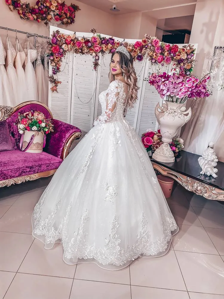 ---Abito da sposa invernale stile principessa dalla collezione sposa 2021 con maniche lunghe--