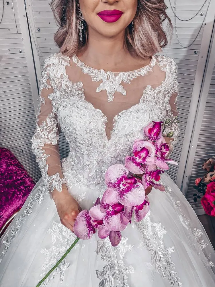 ---Abito da sposa invernale stile principessa dalla collezione sposa 2021 con maniche lunghe--