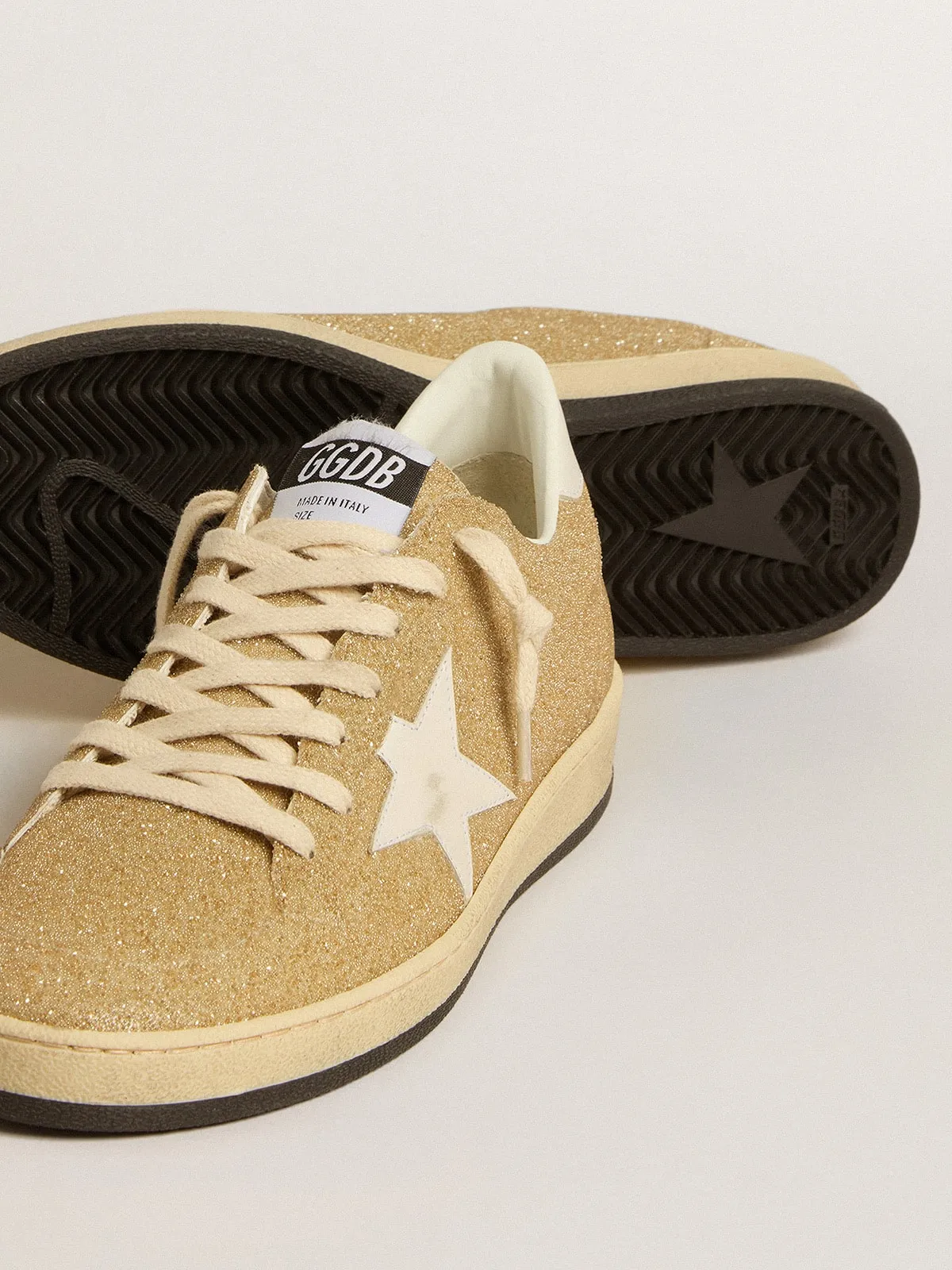 Ball Star in cristalli Swarovski dorati con stella in pelle bianco latte