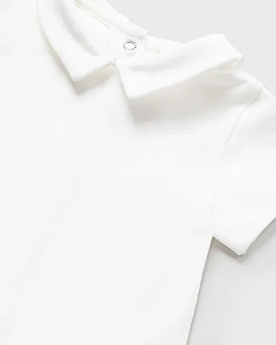 Completo composto da salopette in cotone a tre colori con t-shirt bianca 2-6 mesi