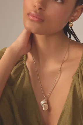 Dorato  - Collana con pendente in ottone riciclato con perle