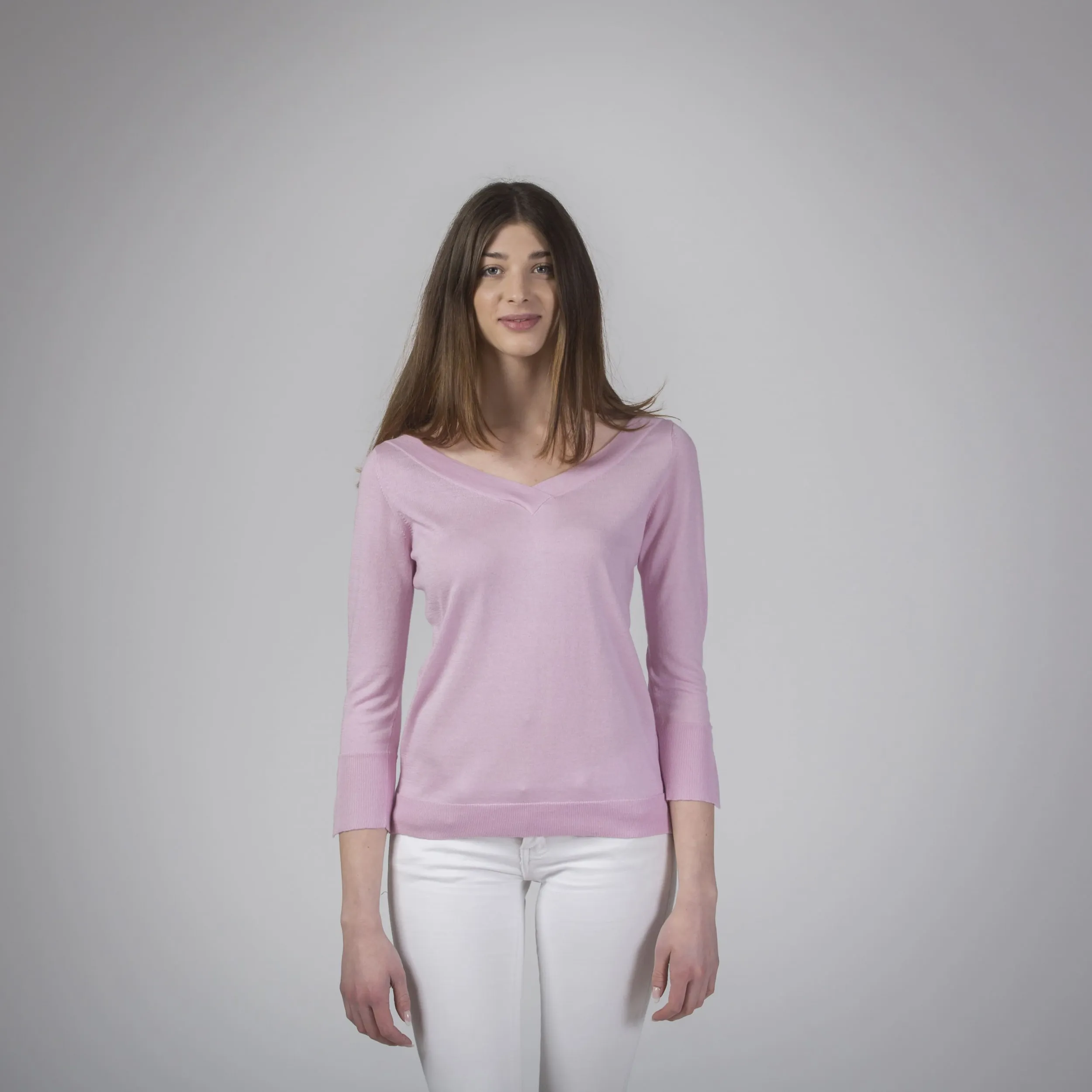 Maglia con scollo a V ampio e bottoni