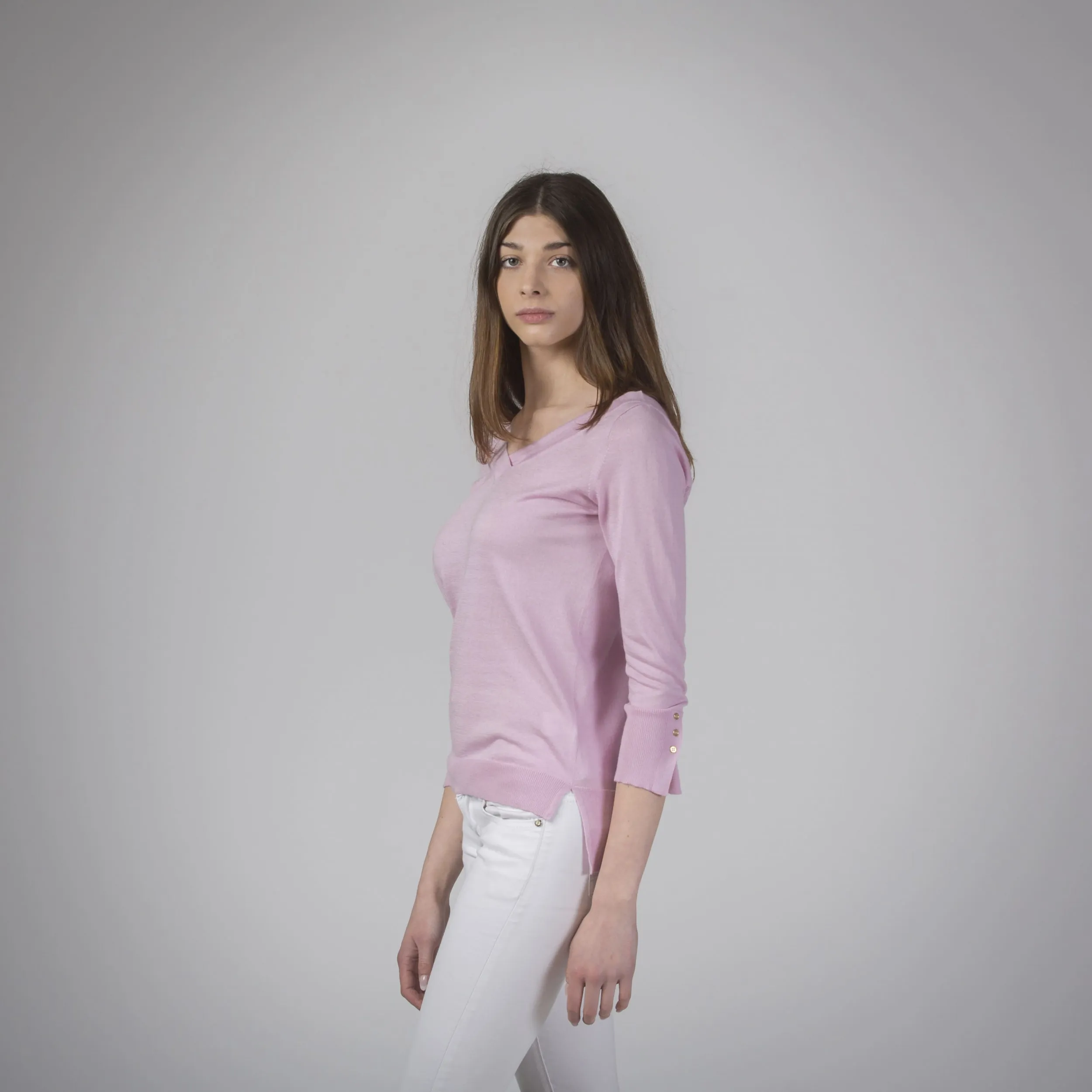 Maglia con scollo a V ampio e bottoni