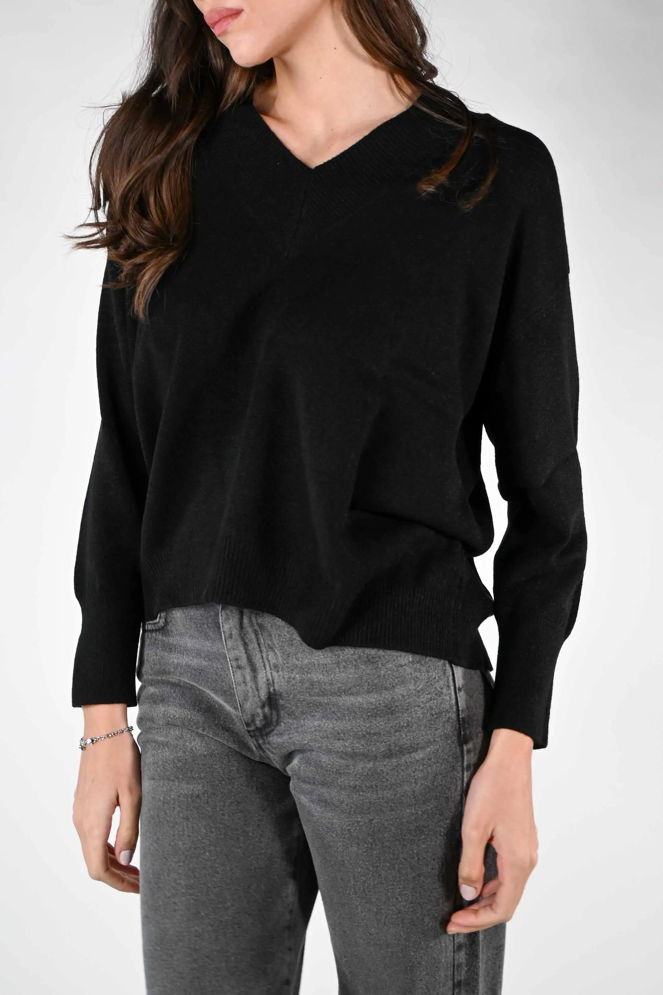 MAGLIA OVER A SCATOLA SCOLLO V NERO