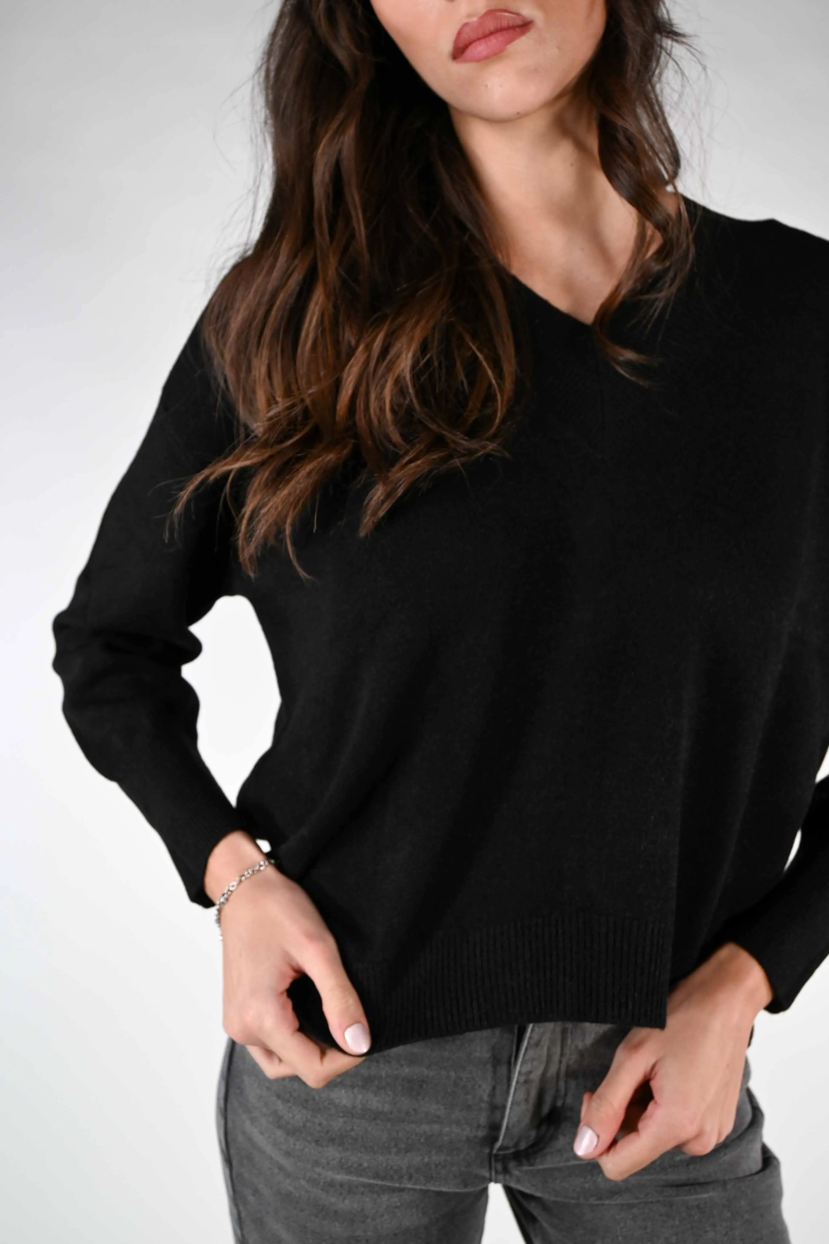 MAGLIA OVER A SCATOLA SCOLLO V NERO