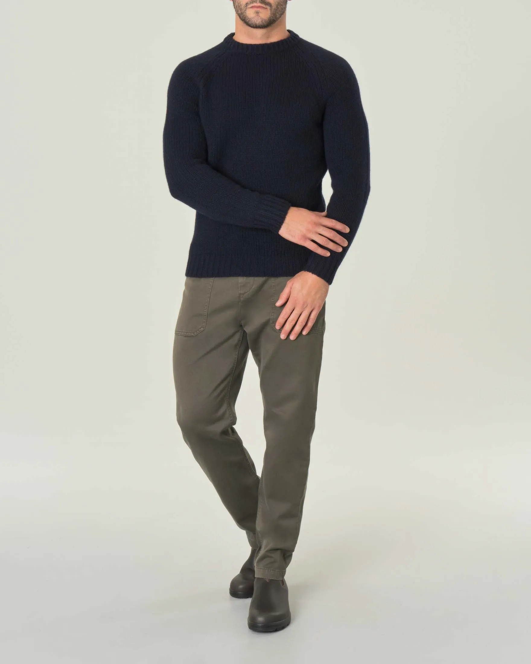 Maglione blu girocollo in lana con manica raglan