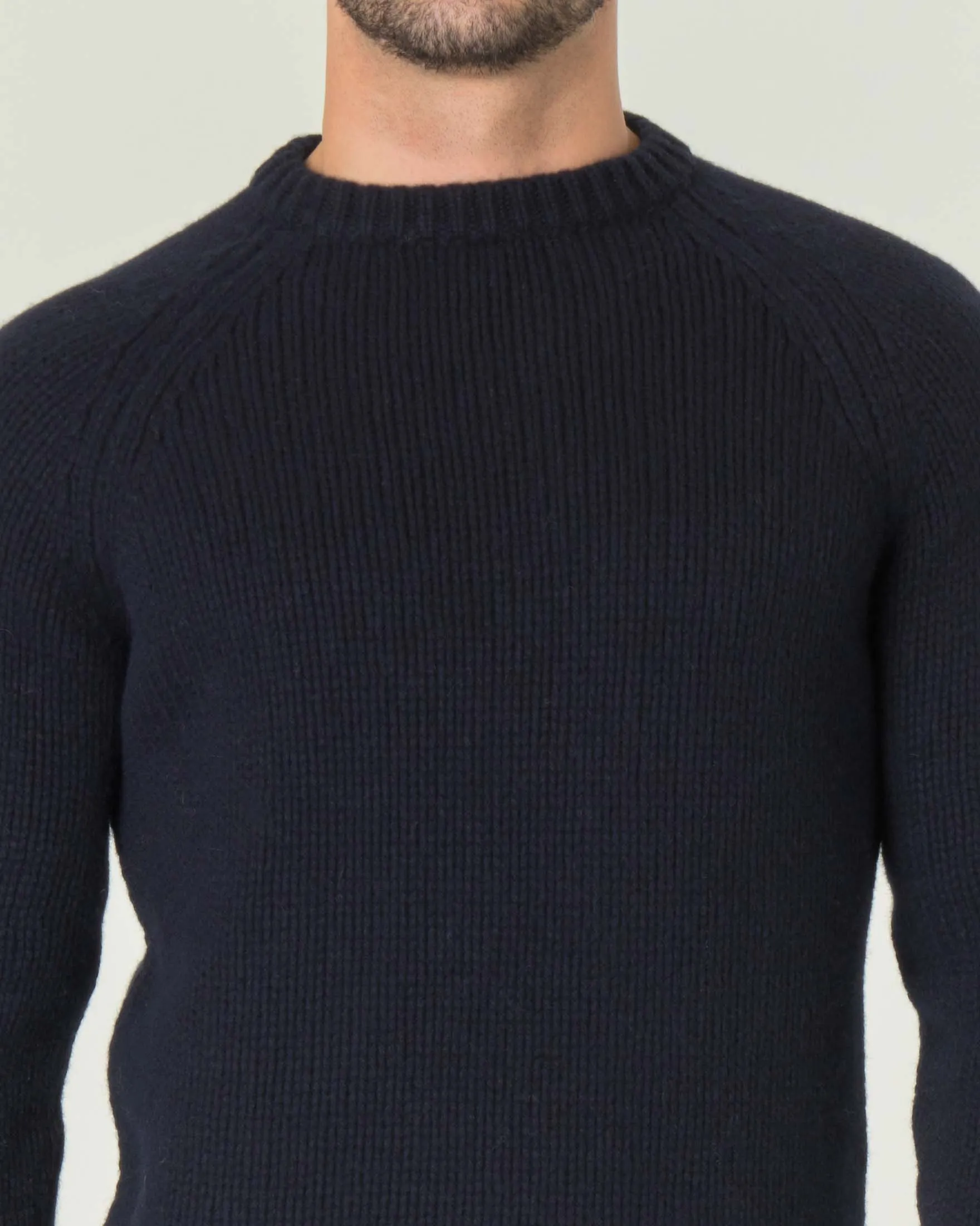 Maglione blu girocollo in lana con manica raglan