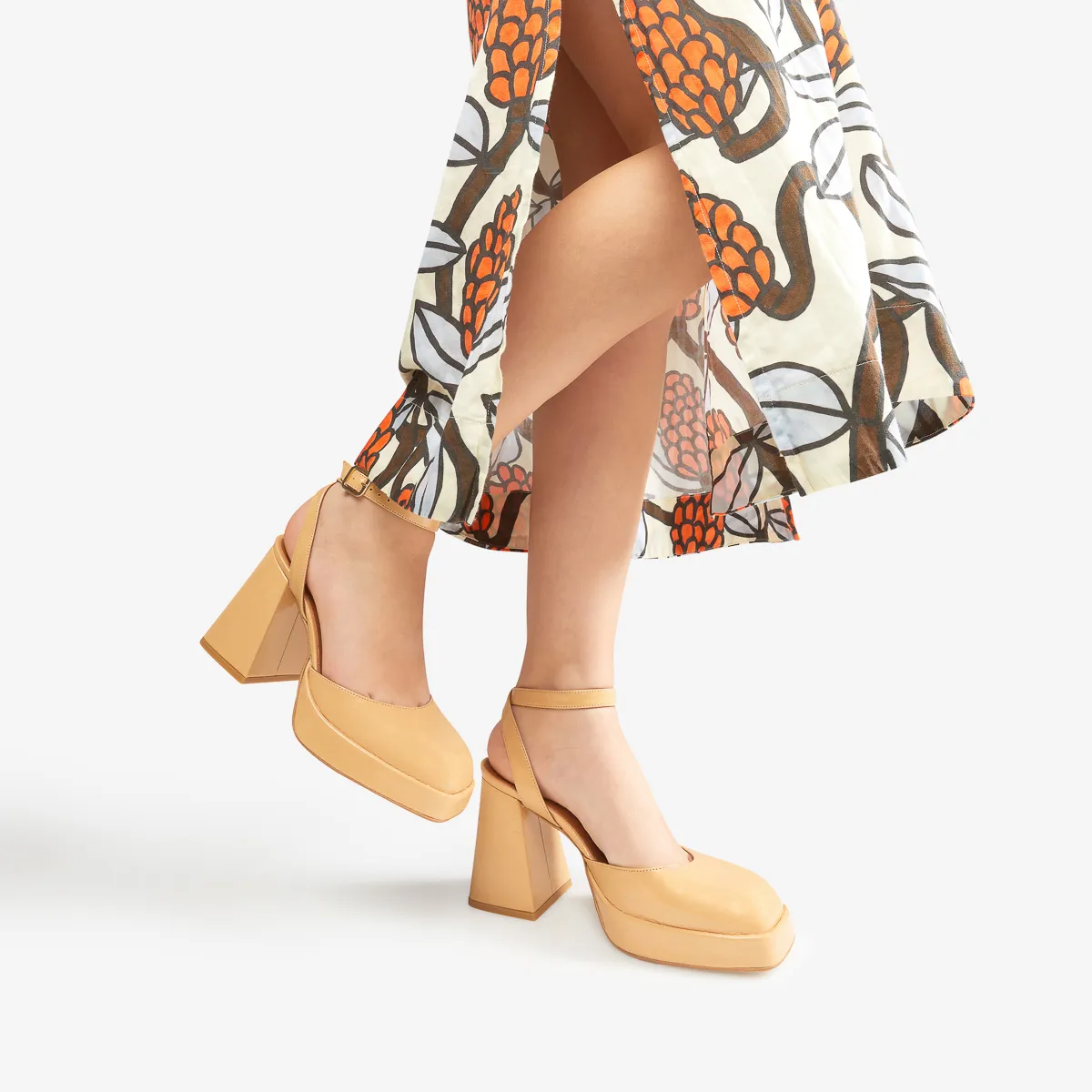 Pumps Nude con Cinturino