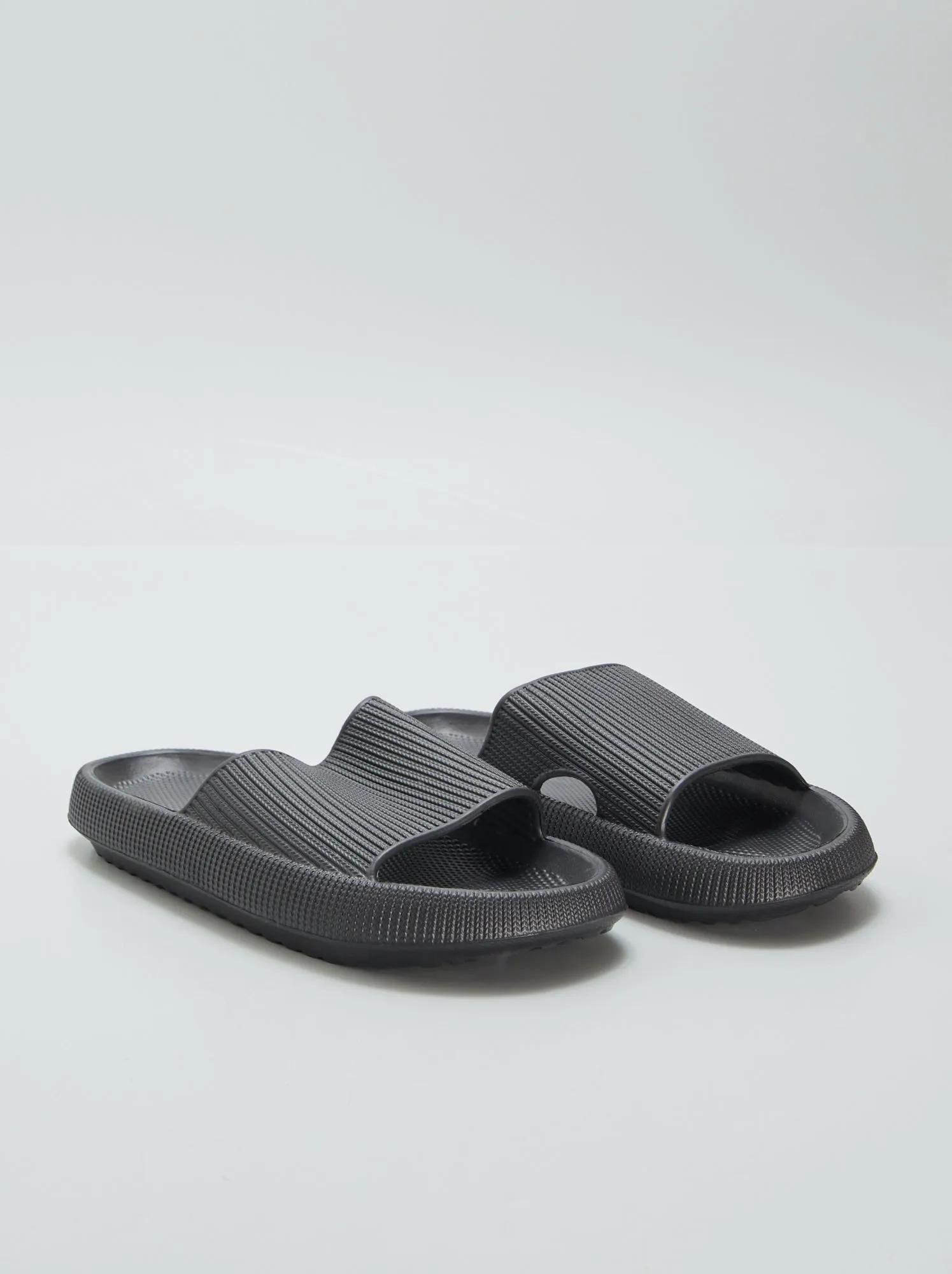 Sandali in plastica preformata - nero
