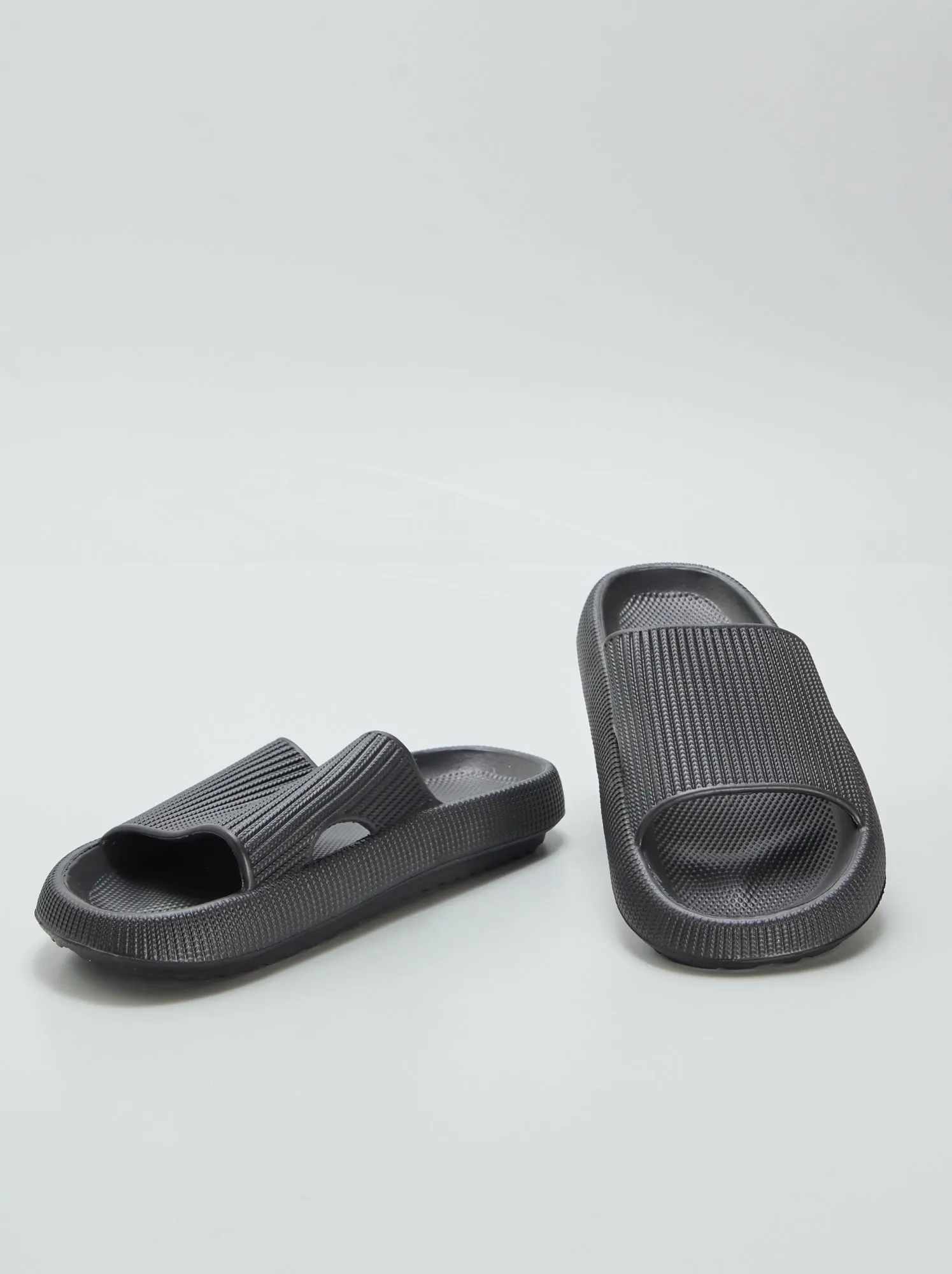 Sandali in plastica preformata - nero