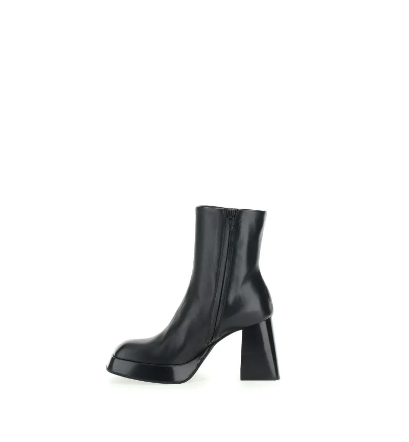Stivaletto con tacco