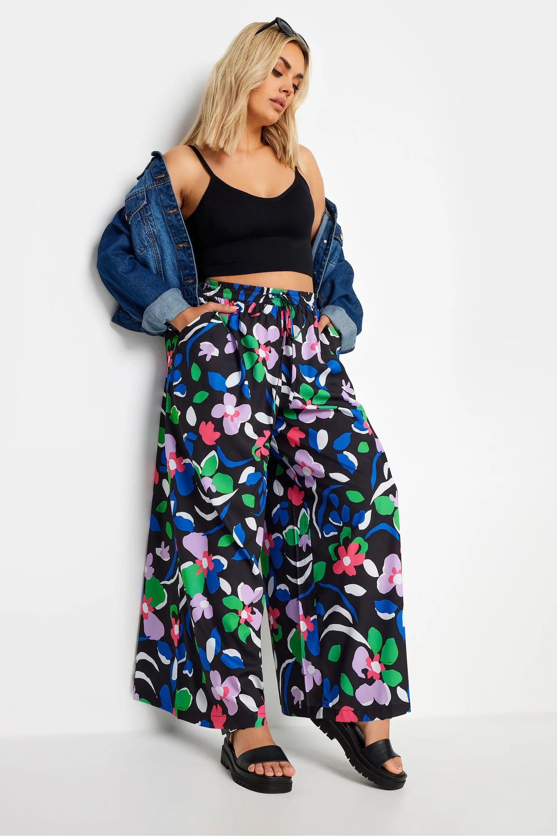 Yours Curve COLLECTION - Pantaloni a fondo ampio con coulisse e stampa astratta Stampa    
